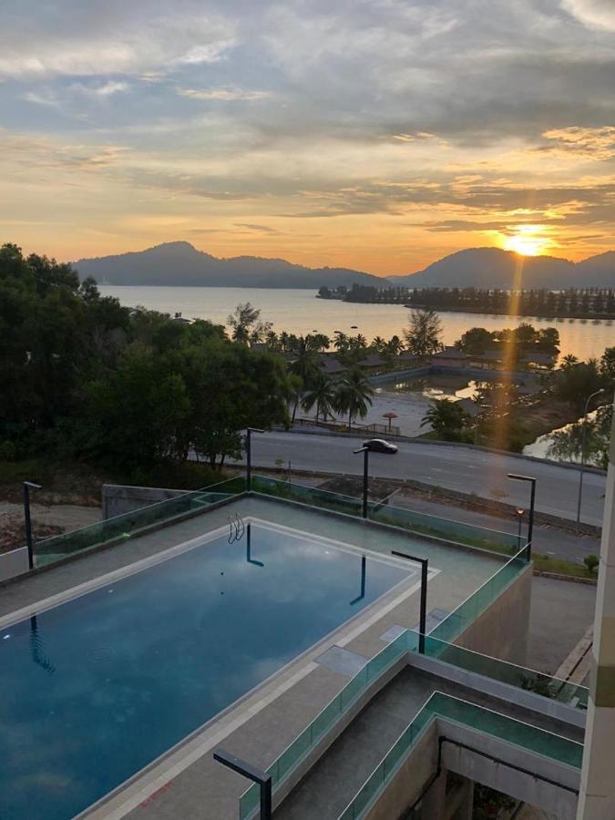 Marina Heights Hotel Residences Лумут Екстер'єр фото