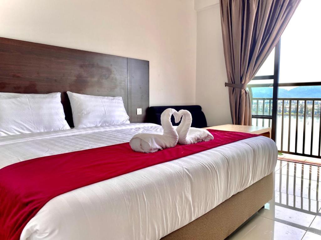 Marina Heights Hotel Residences Лумут Екстер'єр фото